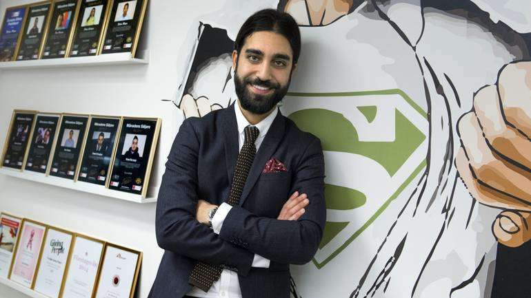 Guldkantade pristävlingar triggar personalen att bli supersäljare! Belöningar ökar motivationen. Det är William Moulod, chef för huvudkontoret på säljföretaget Key Solutions övertygad om. Genom tävli